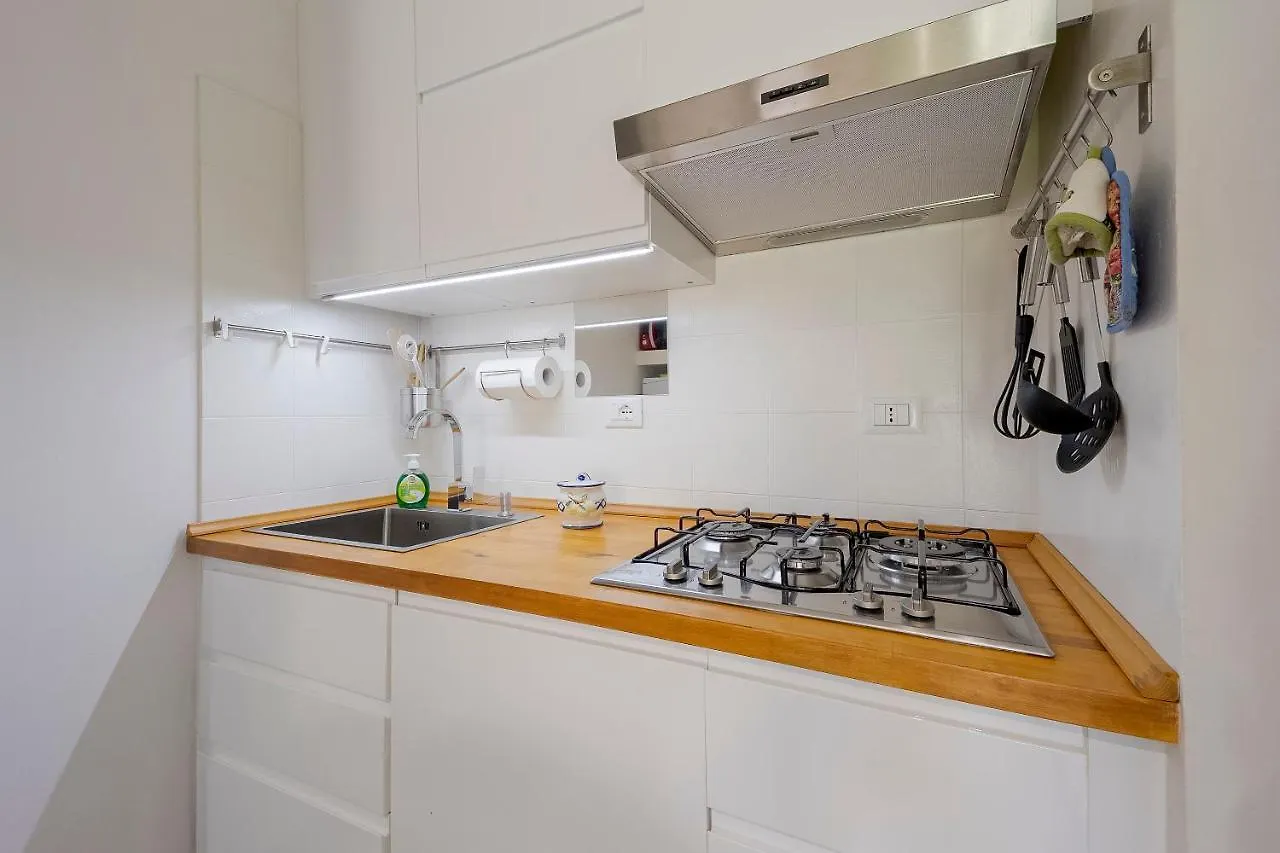 Lemon Tree In The Garden - Studio Apartment Sanremo
